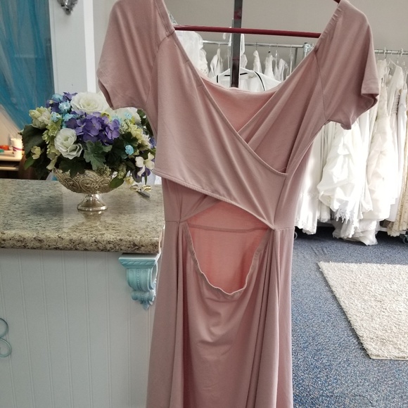 Dresses - Picture 5 of 8